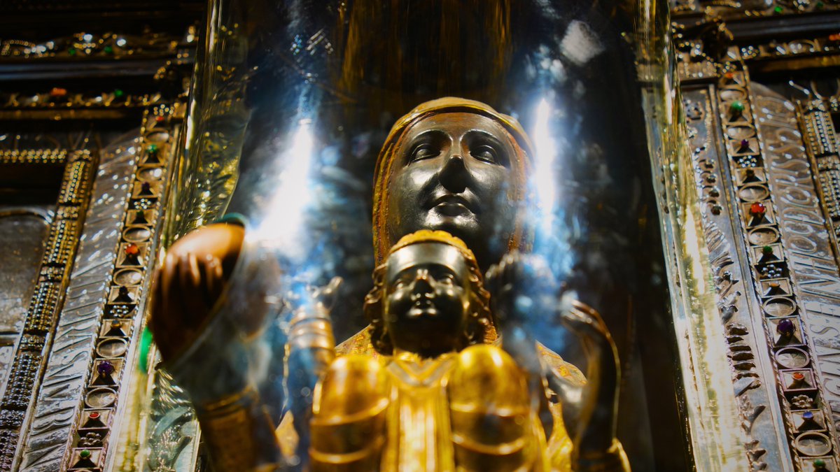 🏠Ella és el refugi que ens guarda quan el camí es fa costerut🙏.

#AbadiaMontserrat