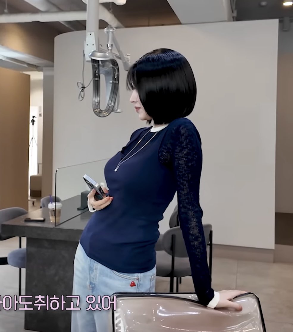 deathnotevil's tweet image. i dont care, short hair Sowon is actually really good and villainy hot 😭