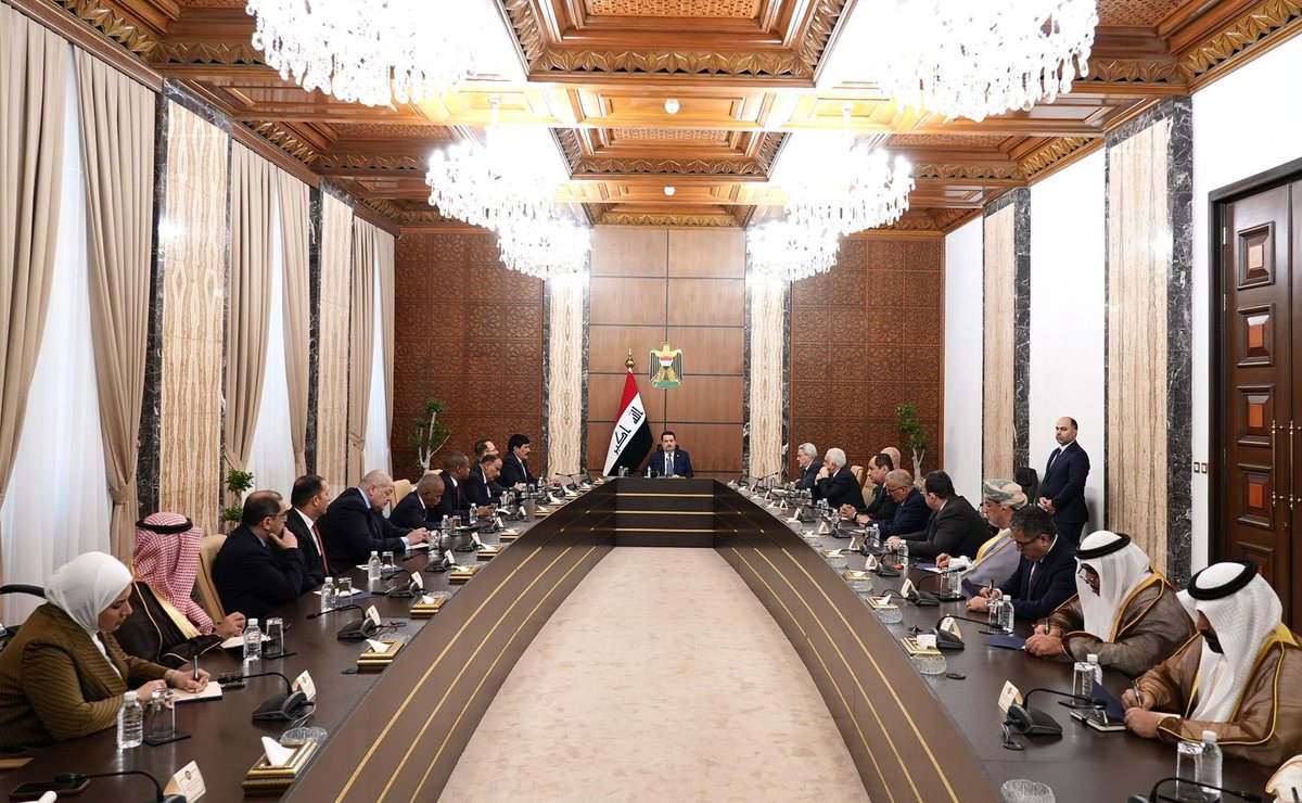 BahrainEmbIQ's tweet image. برئاسة السيد محمد شياع السوداني رئيس مجلس وزراء جمهورية العراق الشقيقة، شاركت السيدة فاطمة علي مكي المستشار بسفارة مملكة البحرين لدى جمهورية العراق في لقاء دولة رئيس الحكومة العراقية،  وبحضور رؤوساء وممثلي البعثات الدبلوماسية العربية المقيمة ببغداد .