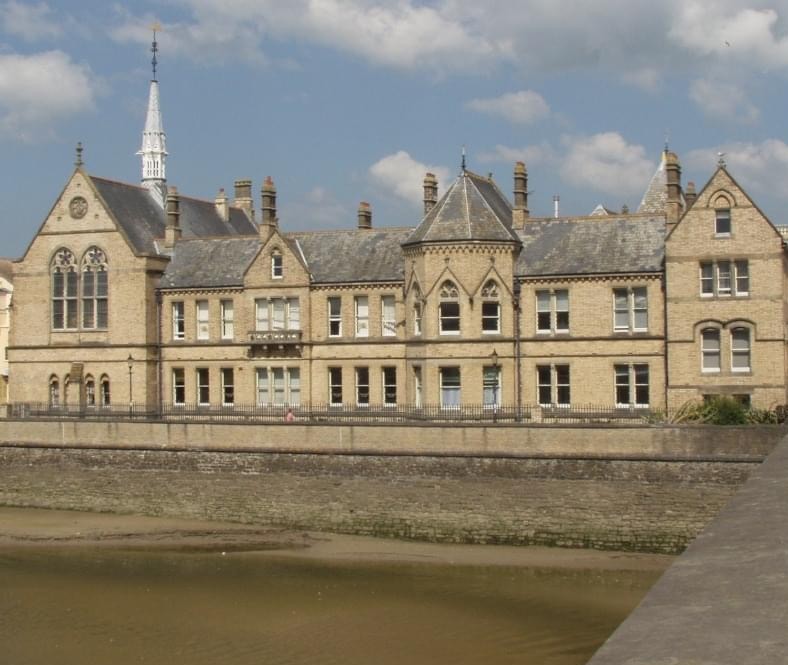 We're thrilled to announce a key milestone for Bridge Chambers in Barnstaple! We have been awarded the contract for its refurbishment. We are looking forward to bringing this vision to life!
Read more: orlo.uk/5mrKh
#pearceconstruction #Devon #refurbishment #northdevon