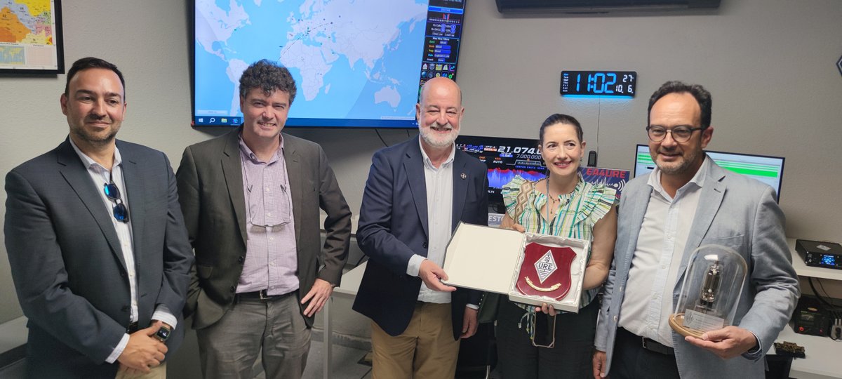 Unión de Radioaficionados Españoles (@ure_es) on Twitter photo Visita institucional del Secretario de Estado <a href="/SEtelecoGob/">SE Telecomunicaciones e Infraestructuras Digitales</a> a la sede de la URE: un paso adelante para la radioafición en España. ure.es/visita-institu… Visita institucional del Secretario de Estado <a href="/SEtelecoGob/">SE Telecomunicaciones e Infraestructuras Digitales</a> a la sede de la URE: un paso adelante para la radioafición en España. ure.es/visita-institu…