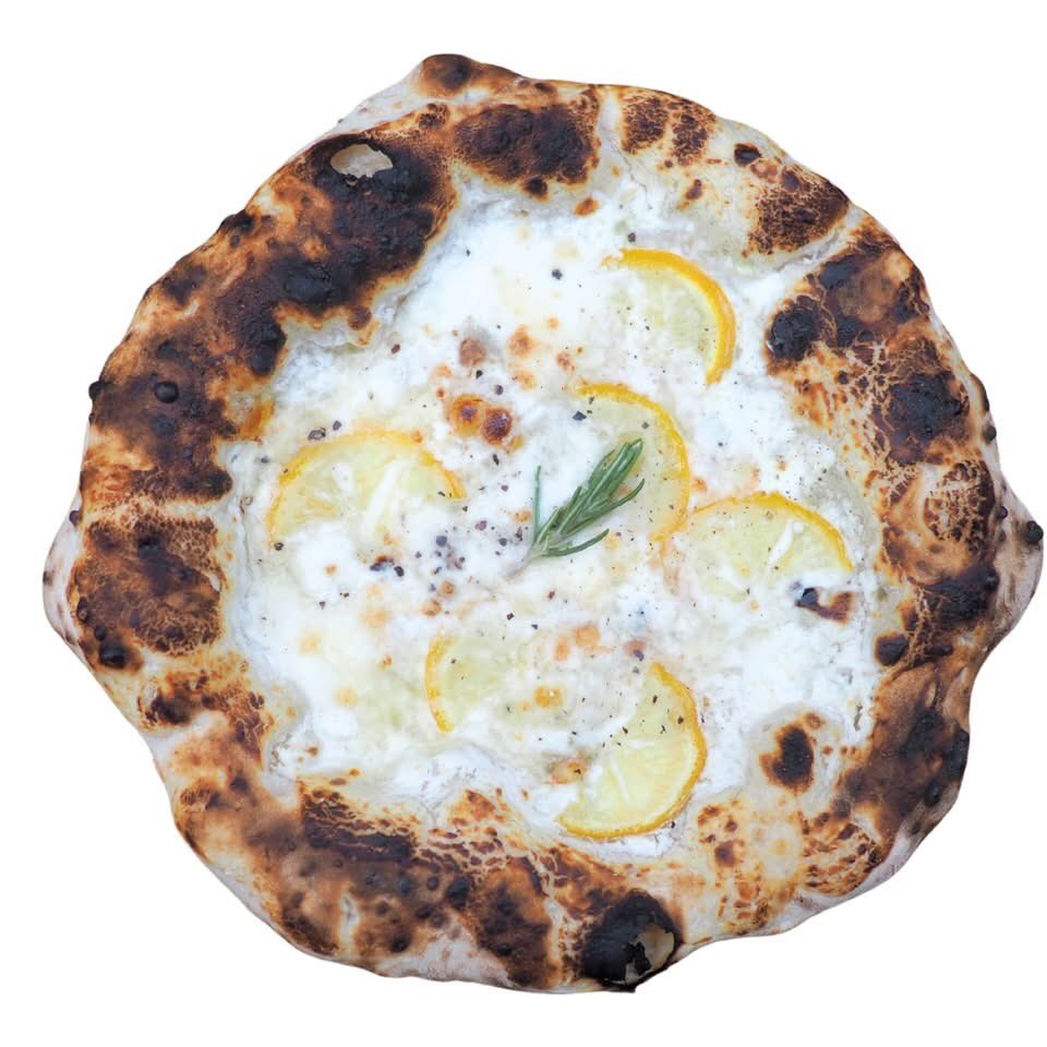fbussankan's tweet image. 6/13(金)~6/15(日の飲食コーナーは
福島市にある「oriori」が出店します
メニューは
「マルゲリータ」1,300
「ズッキーニとソーセージのピッツァ」1500円
「ゴルゴンゾーラとはちみつのピッツァ」1500円
「クラフトコーラ」500円
「クラフトコーラシロップ」1500円です
ご来館をお待ちしています