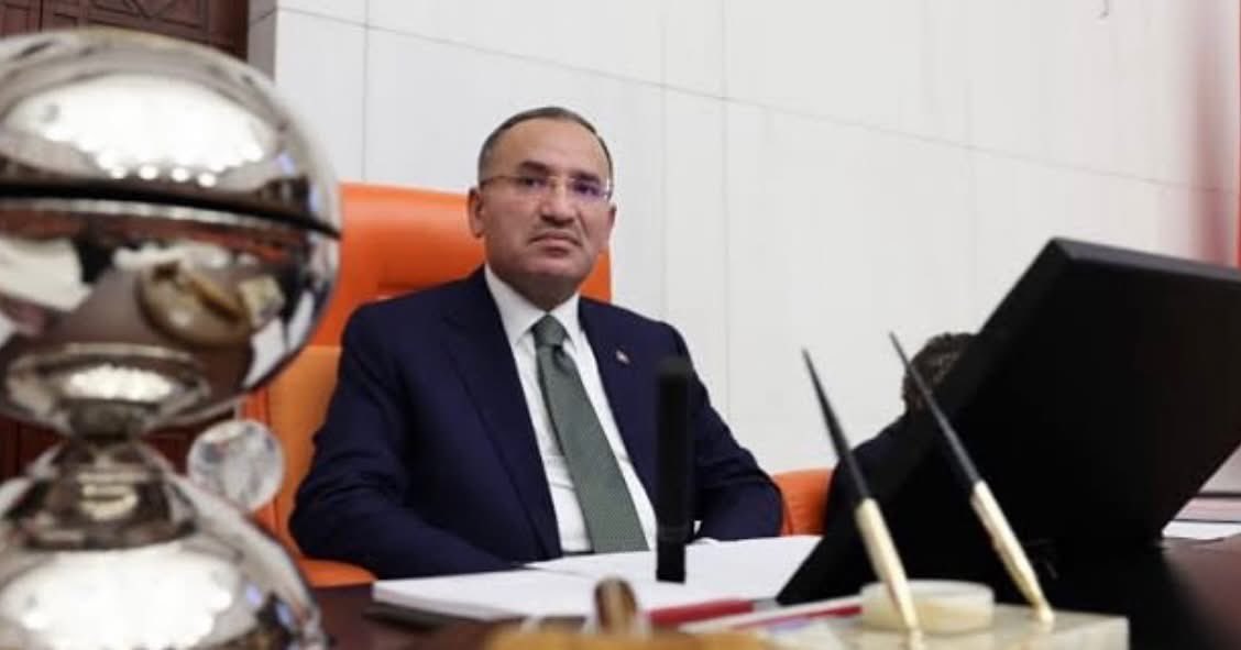 Esma (@esmahedef2023) on Twitter photo Türkiye Büyük Millet Meclisi İdare amiri görevine güven tazeleyerek devam eden AK Parti #Şanlıurfa Milletvekilimiz Sayın İbrahim Eyyüpoğlu'nu tebrik eder, başarılar dilerim. Rabbim hayırlı hizmetler yapmayı nasip etsin inşALLAH.
<a href="/RTErdogan/">Recep Tayyip Erdoğan</a> <a href="/bybekirbozdag/">Bekir Bozdağ</a> <a href="/Akparti/">AK Parti</a> Türkiye Büyük Millet Meclisi İdare amiri görevine güven tazeleyerek devam eden AK Parti #Şanlıurfa Milletvekilimiz Sayın İbrahim Eyyüpoğlu'nu tebrik eder, başarılar dilerim. Rabbim hayırlı hizmetler yapmayı nasip etsin inşALLAH.
<a href="/RTErdogan/">Recep Tayyip Erdoğan</a> <a href="/bybekirbozdag/">Bekir Bozdağ</a> <a href="/Akparti/">AK Parti</a>