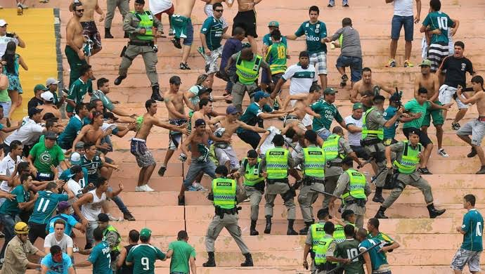 ultras_antifaa's tweet photo. PHOTO | #Brasil - Pintura Goias Hooligans vs Cops

#ACAB https://t.co/u2YsnztDdh