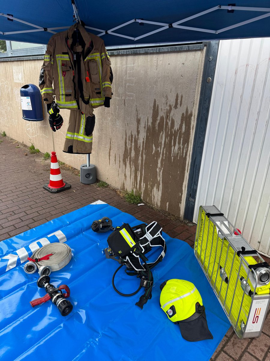 +++Brandschutzerziehung+++
Die fleißigen Brandschutzerzieher des <a href="/LfvBerlin/">Vorstand</a> sind wieder unterwegs gewesen.
In einer Friedenauer Gemeinschaftsschule und beim Sommerfest an der Grundschule Kölnische Heide.
Danke für euer Engagement!
#LFVBerlin #Brandschutzerziehung #BeBa