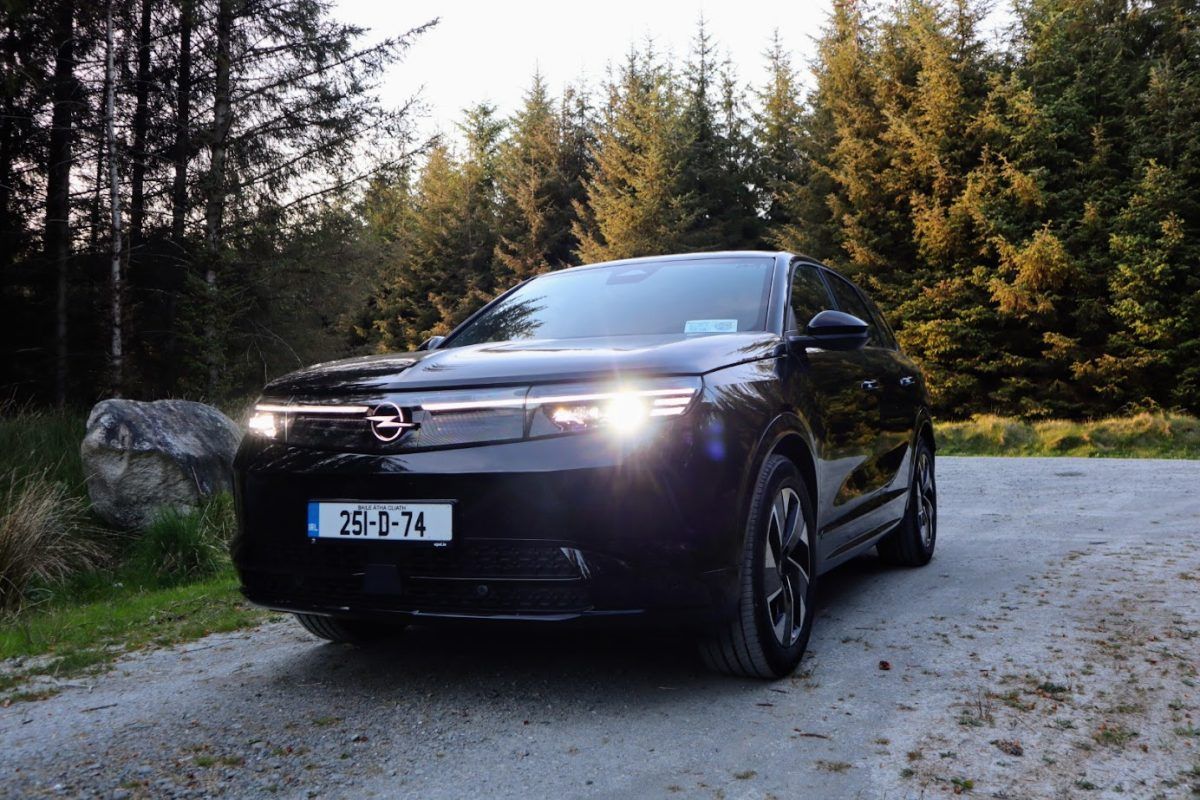 changinglanesIE's tweet image. 🚘🔌 Opel Grandland Electric Review
All you need to know about Opel’s new compact electric SUV in Ireland – pricing, range, real-world efficiency & more ⚡
📖 Read: changinglanes.ie/opel-grandland…
#OpelGrandland #EVReview #CarReview #ChangingLanes