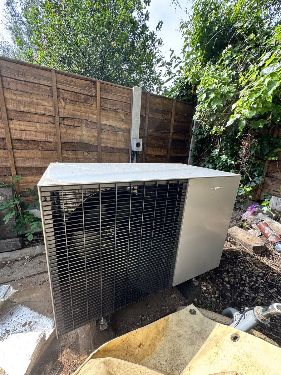 EL COPO (@damon_bphr) on Twitter photo We are wrapped up!
Another <a href="/ViessmannCS_UK/">Viessmann Climate Solutions UK</a> Vitocal fitted.
Loved every minute of this job.
6kw providing heat on a full retrofit to a Victorian property over four floors with 23 cast rads.
I literally have the best job in the world. We are wrapped up!
Another <a href="/ViessmannCS_UK/">Viessmann Climate Solutions UK</a> Vitocal fitted.
Loved every minute of this job.
6kw providing heat on a full retrofit to a Victorian property over four floors with 23 cast rads.
I literally have the best job in the world.