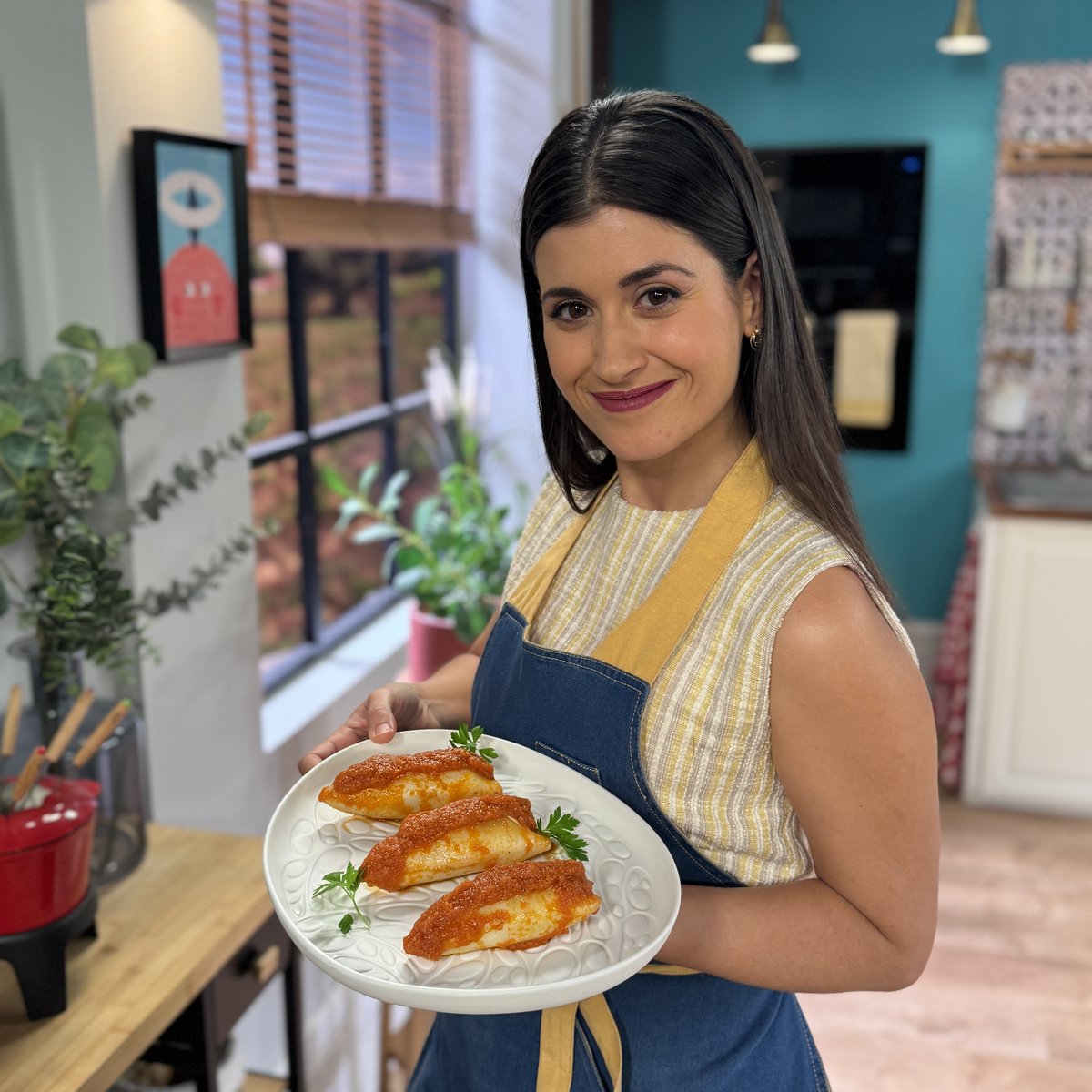 lacuinademorera's tweet photo. La #cuina clàssica que no falla mai!
Un #farcit melós, una #salsa que enamora i tot el sabor del mar al plat. Els #calamars farcits com no els has tastat mai i amb el toc de casa de sempre.
⏰ 15:25 h | #LaCuinaDeMorera | @apunt_media https://t.co/Px4IrEfiMx