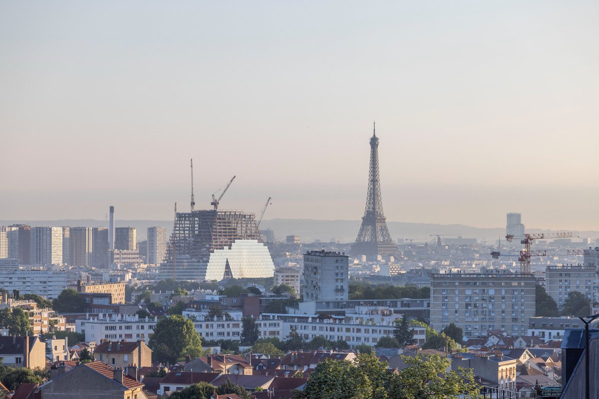 Arthur Weidmann (@arthurweidmann1) on Twitter photo Le chantier de la tour Triangle à #Paris15. La forme caractéristique de l'édifice commence à se dévoiler alors que celui-ci a désormais atteint les deux tiers de sa hauteur finale.
Archi : <a href="/HerzogdeMeuron/">Herzog & de Meuron</a>, Valode & Pistre
arthurweidmann.com/chantiers/tour… Le chantier de la tour Triangle à #Paris15. La forme caractéristique de l'édifice commence à se dévoiler alors que celui-ci a désormais atteint les deux tiers de sa hauteur finale.
Archi : <a href="/HerzogdeMeuron/">Herzog & de Meuron</a>, Valode & Pistre
arthurweidmann.com/chantiers/tour…