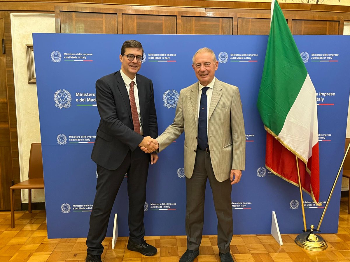 Il ministro <a href="/adolfo_urso/">Adolfo Urso</a> ha incontrato Antonio Blandini presidente <a href="/CIRA_Scpa/">CIRA</a>. Focus sui progetti #aerospaziali innovativi per lo sviluppo e specializzazione delle imprese italiane, anche piccole e medie.