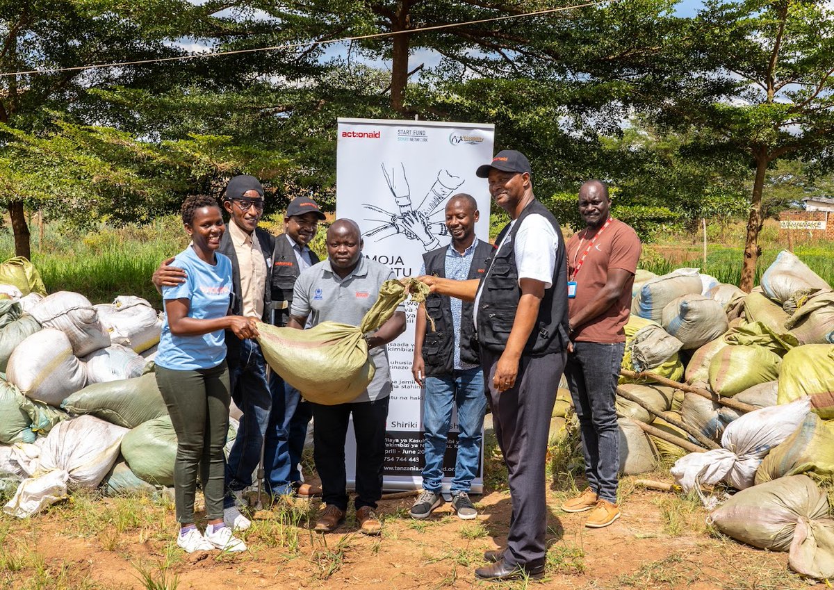 UNHCR Tanzania (@unhcrtanzania) on Twitter photo Heartfelt appreciation to <a href="/drs_tz/">Disability Relief services Tz</a> and <a href="/ActionaidTz/">ActionAid Tanzania</a> with support from <a href="/StartNetwork/">Start Network</a>.
Your donation of medical supplies, startup kits, and scholastic & construction materials are providing a lifeline for 3,000+ new arrivals from the DRC🇨🇩, empowering them to rebuild their lives⛺️. Heartfelt appreciation to <a href="/drs_tz/">Disability Relief services Tz</a> and <a href="/ActionaidTz/">ActionAid Tanzania</a> with support from <a href="/StartNetwork/">Start Network</a>.
Your donation of medical supplies, startup kits, and scholastic & construction materials are providing a lifeline for 3,000+ new arrivals from the DRC🇨🇩, empowering them to rebuild their lives⛺️.