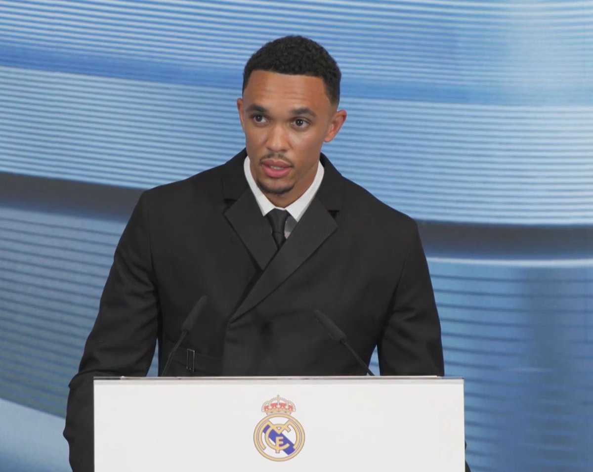 theMadridZone's tweet photo. 🚨 Trent Alexander-Arnold has given his entire welcome speech in SPANISH. 

Real Madrid’s entire board in attendance are surprised. https://t.co/zjUV6nz5LR