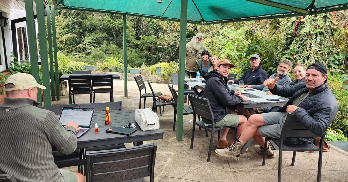 MutareSights's tweet photo. #InCaseYouMissedIt 

The Greater Gorongosa Expedition rolled into #Vumba.The Greater Gorongosa Expedition convoy is made up of a clutch of 6 historic Land Rover Defenders &amp; their equally adventurous crews.

#kingsleyholgatefoundation
#greatergorongosaexpedition
📸: #WhitehorseInn https://t.co/uAmzl20qFz