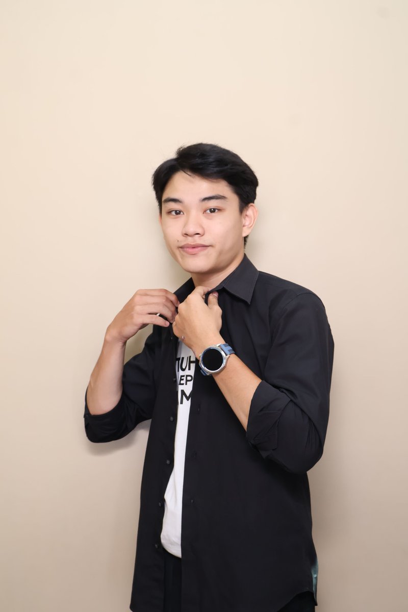 selfietimeid's tweet image. Cowok foto sendiri di photobooth? Gak masalah! ✨
Ini 4 ide pose biar hasilnya gak kaku &amp;amp; tetap keren. 😎

Save &amp;amp; share ke temen kamu ya!

#SelfieTime #TipsFotoCowok #idepose