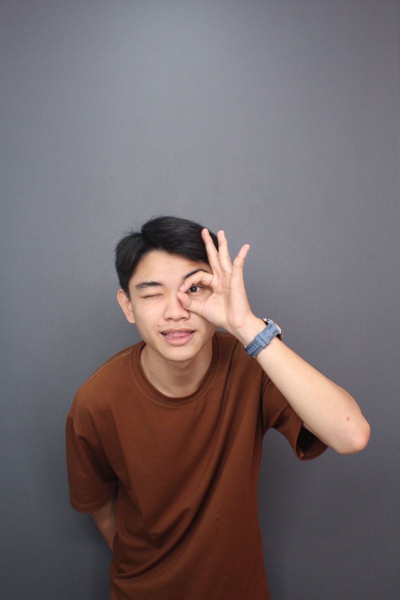 selfietimeid's tweet image. Cowok foto sendiri di photobooth? Gak masalah! ✨
Ini 4 ide pose biar hasilnya gak kaku &amp;amp; tetap keren. 😎

Save &amp;amp; share ke temen kamu ya!

#SelfieTime #TipsFotoCowok #idepose