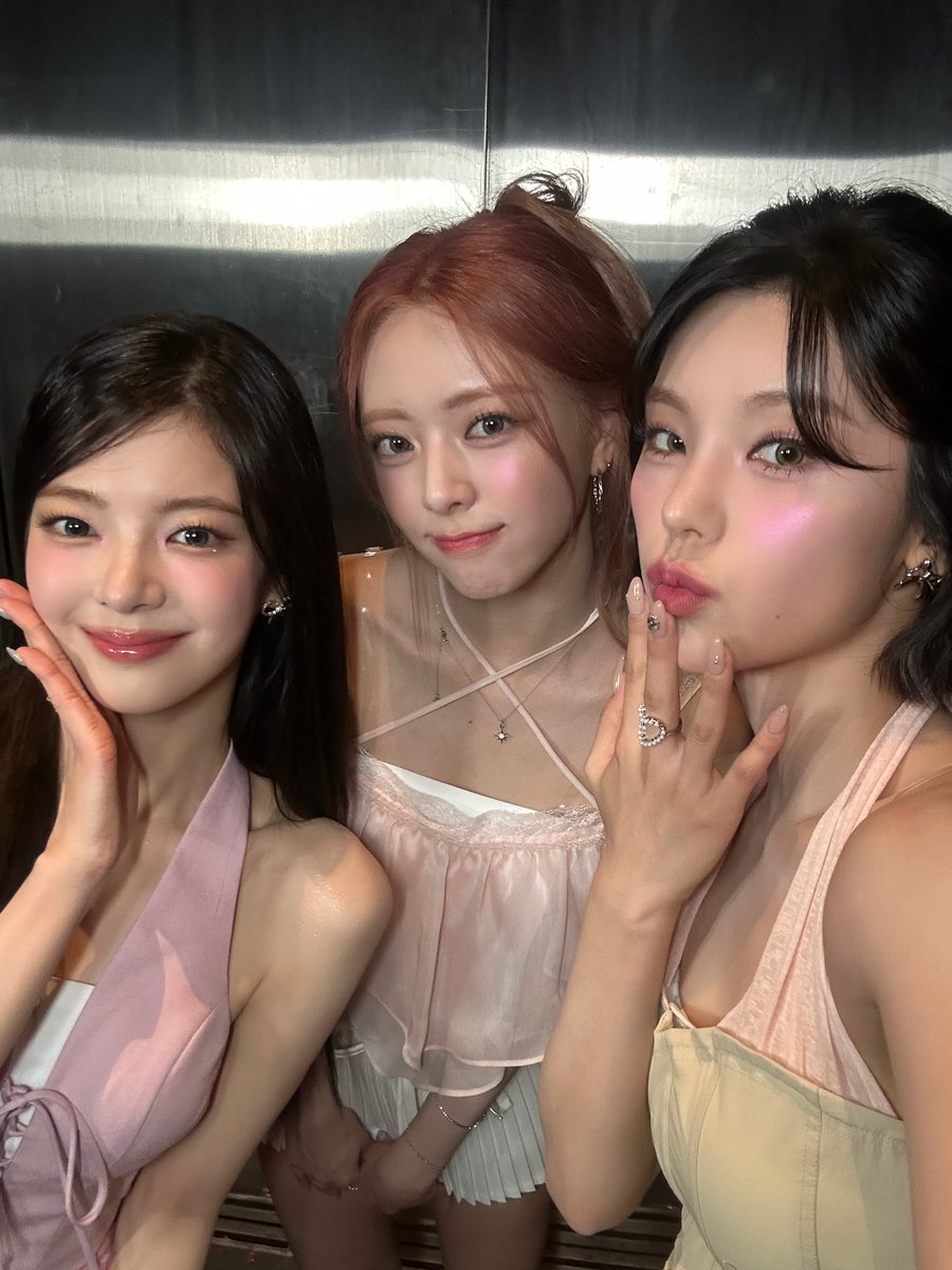 ITZY tweet media