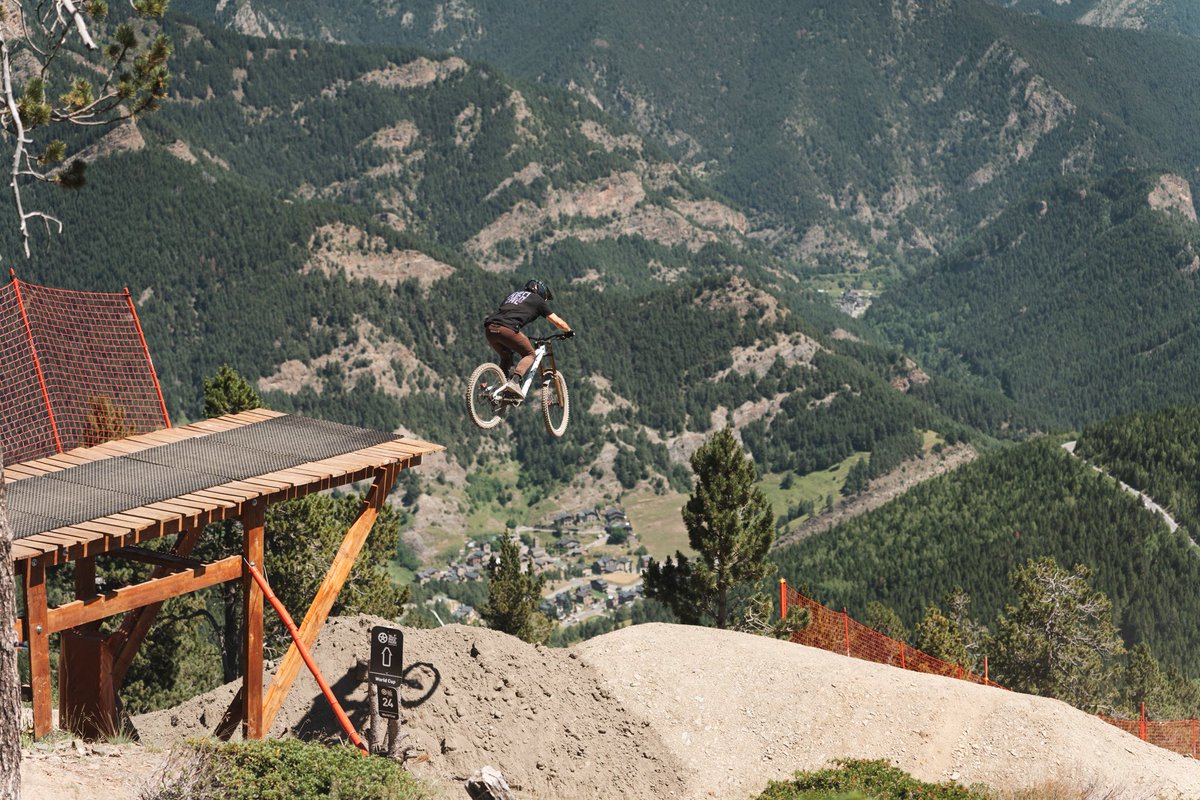 Aquest cap de setmana arrenca l’estiu a Pal Arinsal amb l’Only Warriors by Commencal, dins el festival ANDBike, i la inauguració del Bike World, un espai familiar dedicat a la bicicleta.

Més informació: palarinsal.com/ca/estacio/not…