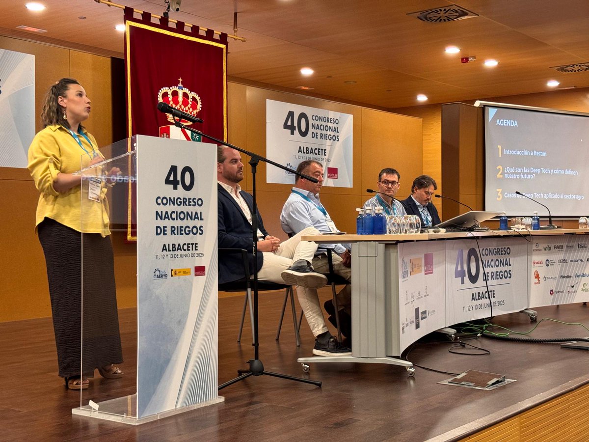 aeryd_es's tweet photo. 💦Estamos celebrando el Foro Empresarial de Innovación en el que las empresas dan a conocer sus trabajos de innovación presentados al 40 Congreso Nacional de #Riegos.

▶️Sesión moderada por #Interempresas @Horticom.

#CongresoRiegos #aeryd #regadío https://t.co/jVmZINXT2u