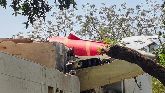rosiexoxobj5's tweet photo. Shocking reports reveal the Air India Dreamliner that crashed in Ahmedabad had a major technical snag just 6 months ago. Probe underway to check possible links to today’s tragedy.#AirIndia #AI171 #AhmedabadCrash #AviationSafety #BreakingNews #planecrash https://t.co/7ZouCpEyrh