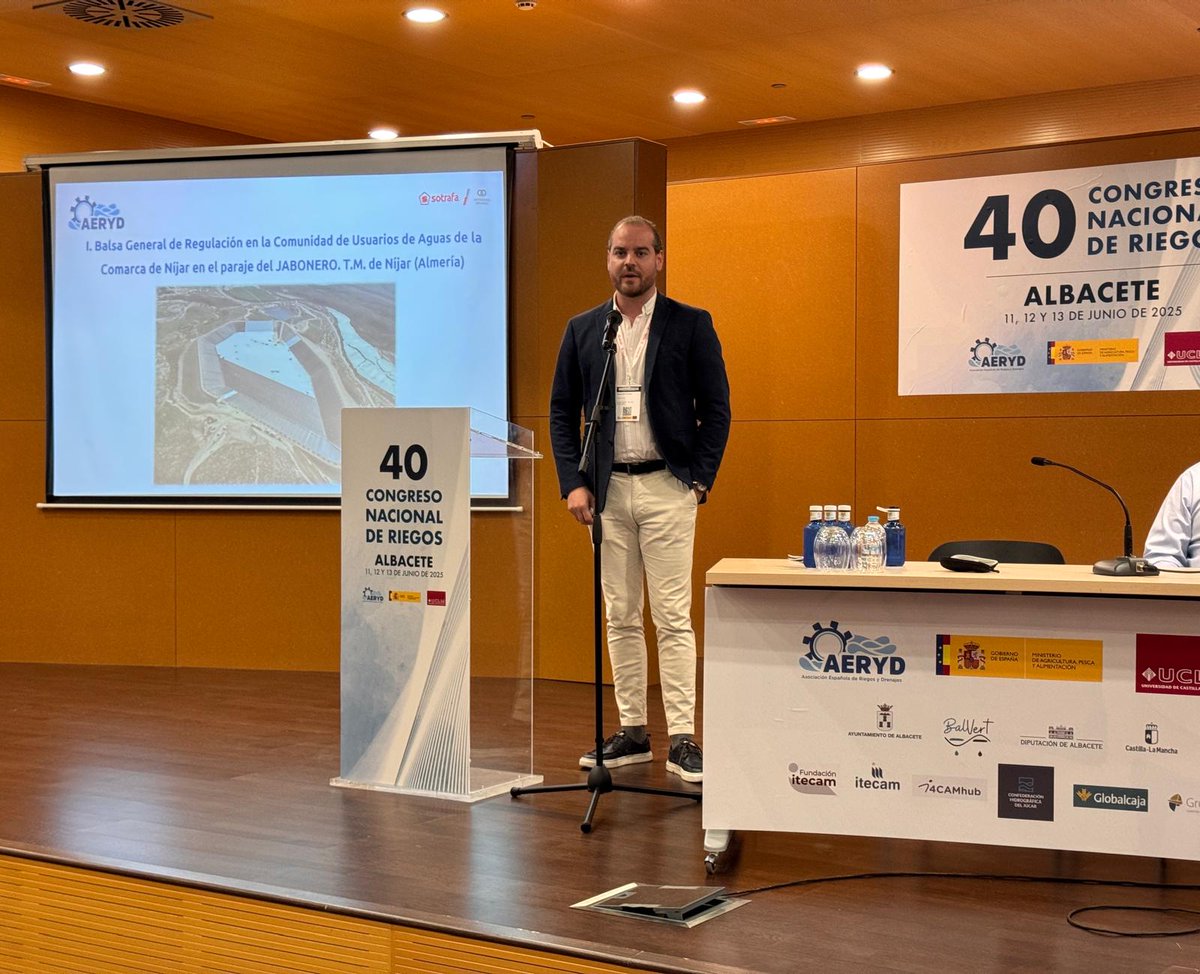 aeryd_es's tweet photo. 💦Estamos celebrando el Foro Empresarial de Innovación en el que las empresas dan a conocer sus trabajos de innovación presentados al 40 Congreso Nacional de #Riegos.

▶️Sesión moderada por #Interempresas @Horticom.

#CongresoRiegos #aeryd #regadío https://t.co/jVmZINXT2u