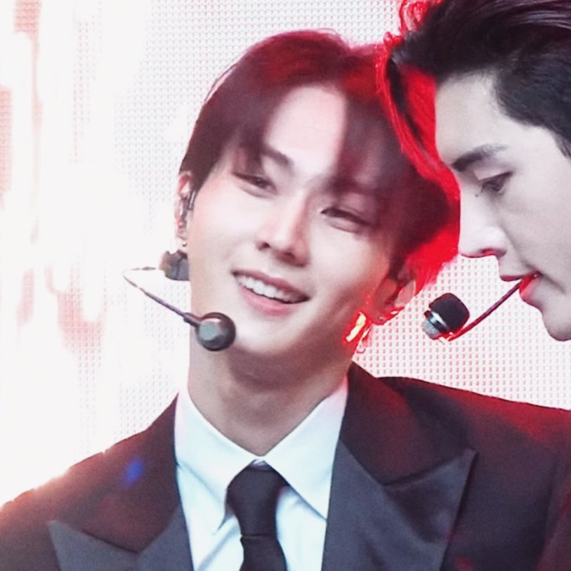 j —⋆⋆ tweet media