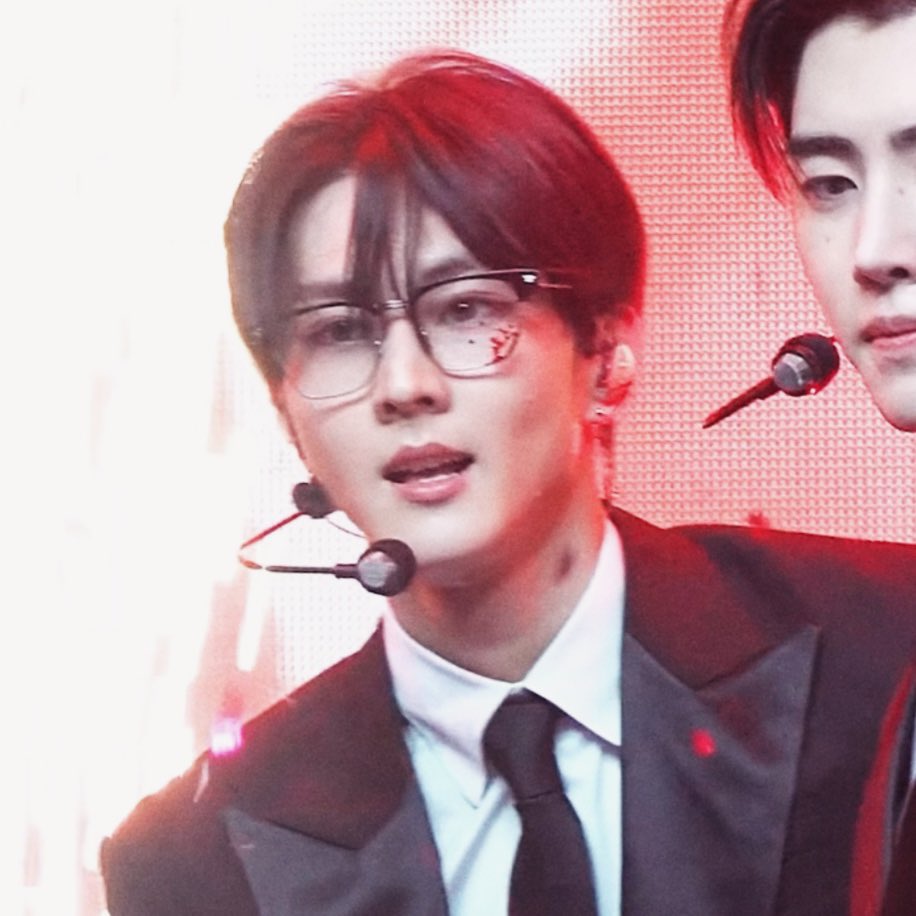 j —⋆⋆ tweet media