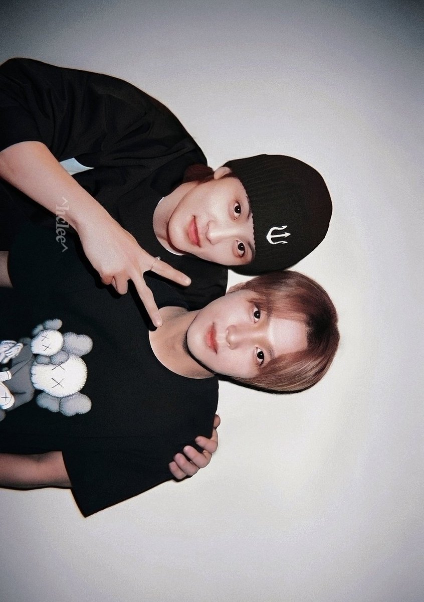 mh_0_o's tweet photo. 1, 2, 3… click!🧍🏻‍♀️📸👨‍❤️‍👨 https://t.co/otL0hgjEx0