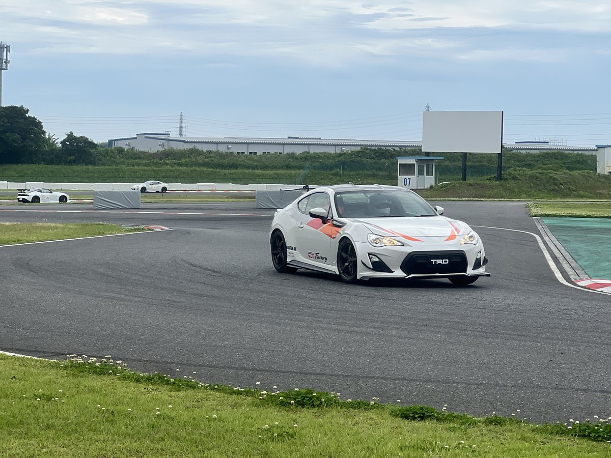 86Masashi's tweet photo. 今年も並べさせていただきました！
TRD様ありがとうございます！
そして14R60の同乗走行も当選！
ドライバーも別次元だけど車も別次元でした！ https://t.co/X2FhFLF89d