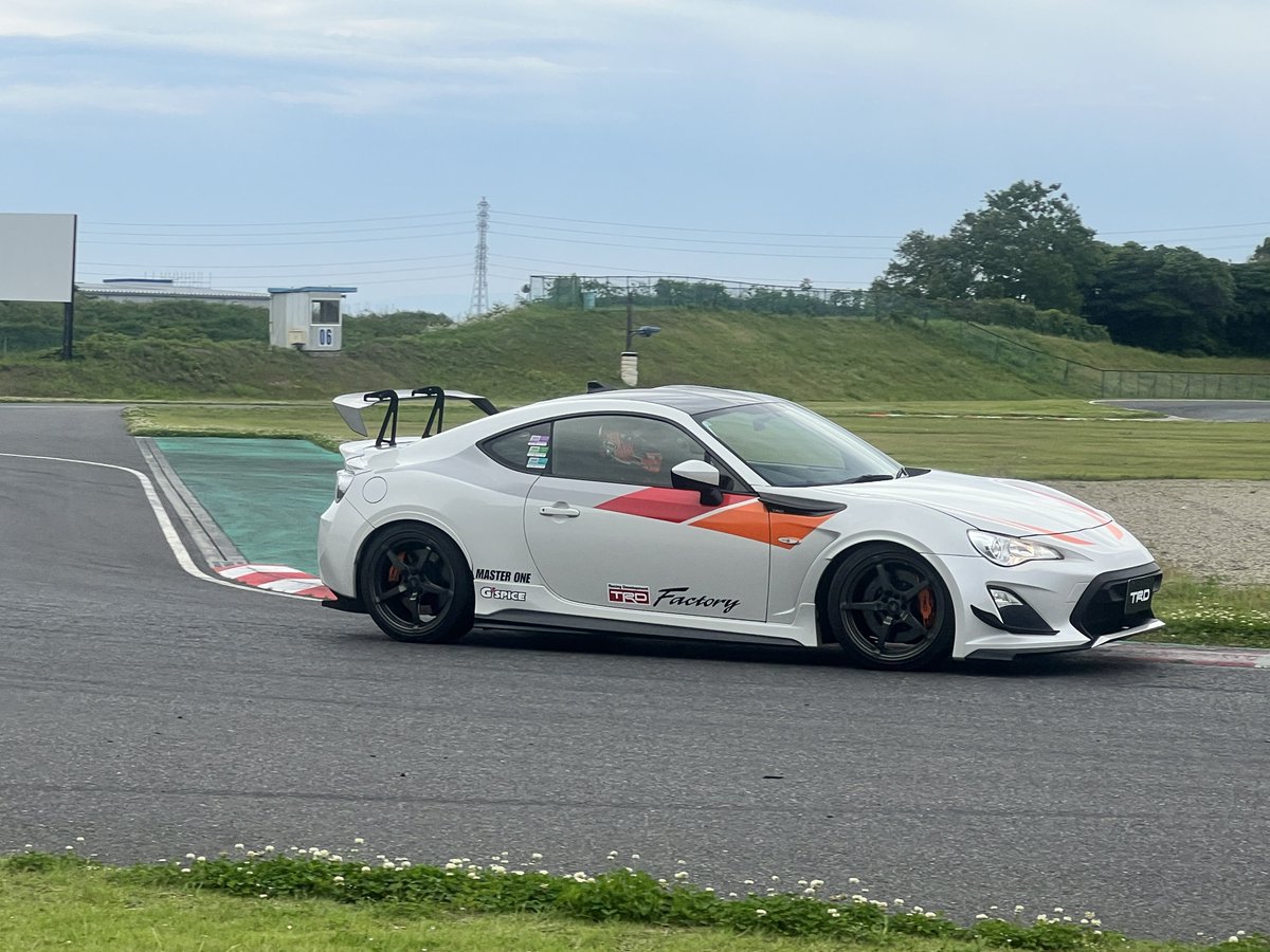 86Masashi's tweet photo. 今年も並べさせていただきました！
TRD様ありがとうございます！
そして14R60の同乗走行も当選！
ドライバーも別次元だけど車も別次元でした！ https://t.co/X2FhFLF89d