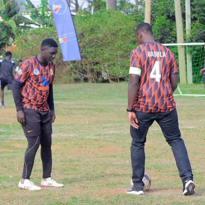 MwiriLeague's tweet image. THROWBACK THURSDAY 📸

It was incredible to have His Royal Highness, the King of Busoga (Muniga cohort), join us during #ML3 , Match Day 5 at Hilltop Gardens in July 2022🔥. 

Having royalty celebrate with us truly made the day special and unforgettable🙌Grateful for moments like