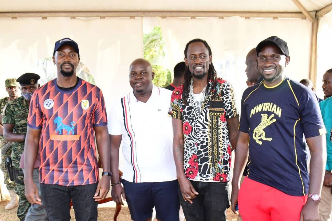 MwiriLeague's tweet image. THROWBACK THURSDAY 📸

It was incredible to have His Royal Highness, the King of Busoga (Muniga cohort), join us during #ML3 , Match Day 5 at Hilltop Gardens in July 2022🔥. 

Having royalty celebrate with us truly made the day special and unforgettable🙌Grateful for moments like