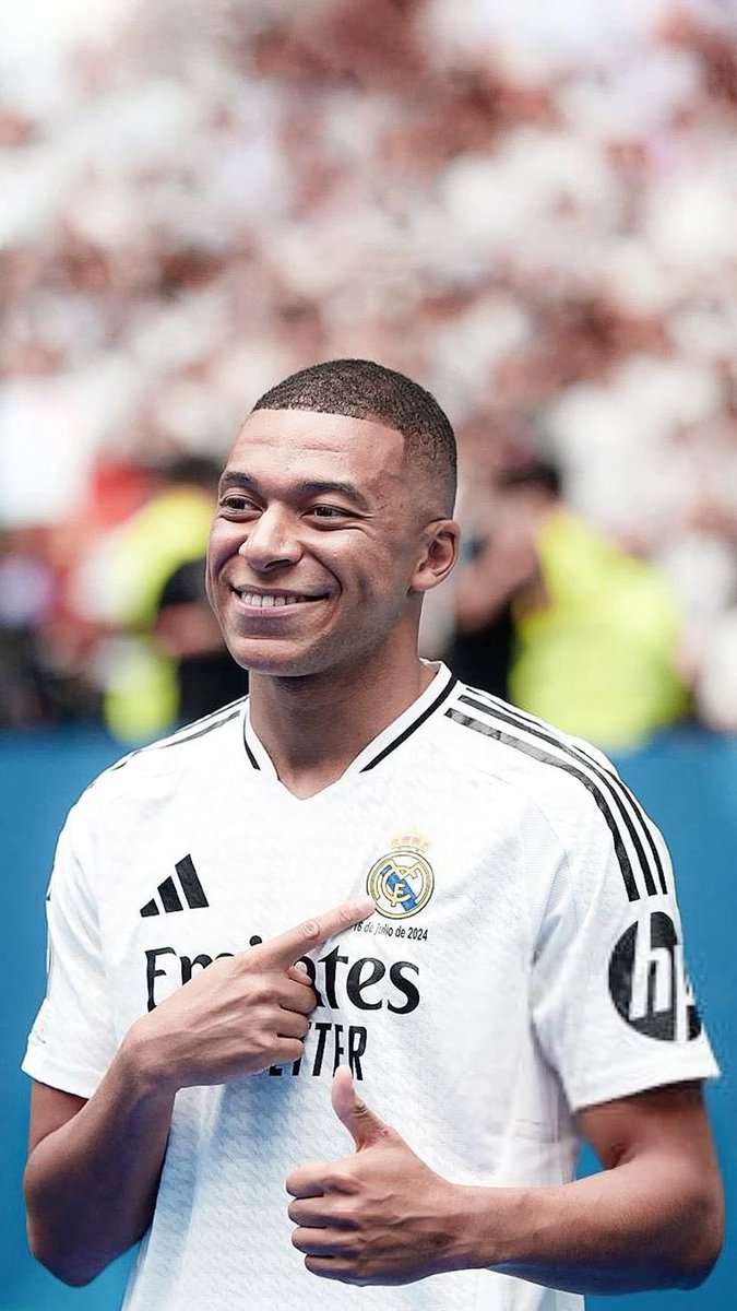 le_mandoo's tweet photo. Plus que 402 jours avant que Mbappé soulève la Coupe du Monde ! https://t.co/YjBe59DOpT