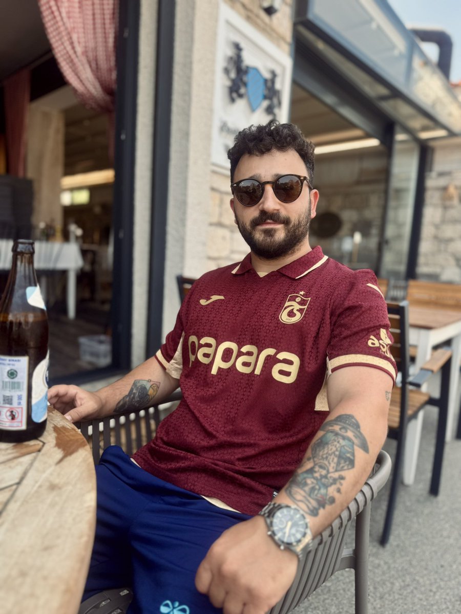 Sabah akşam Alaçatı’ya gidenlere sövüp ilk fırsatta Alaçatı’ya gitmek. 
(Motoru servise götürdüm = bahane)