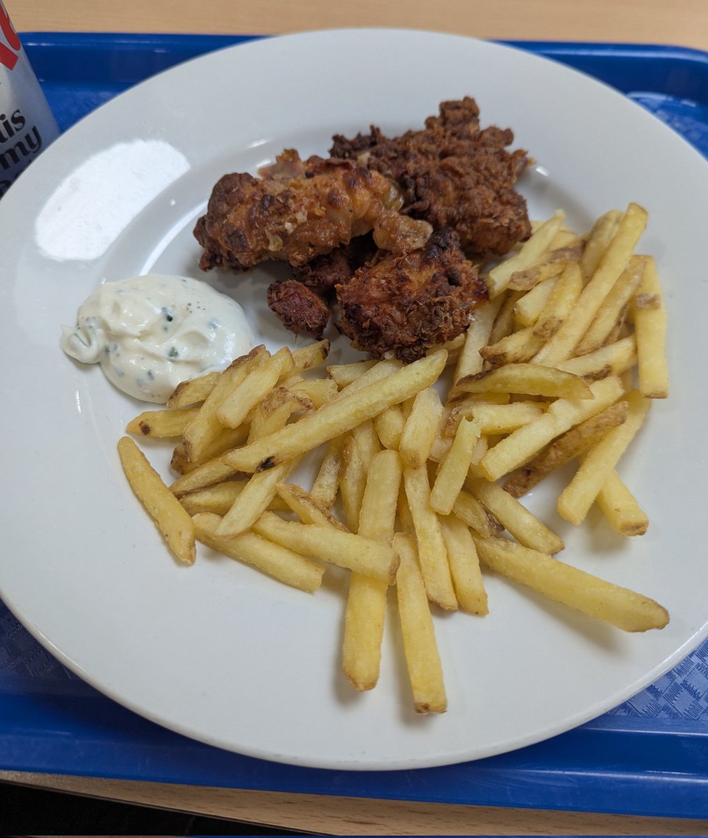 JohnCogs5's tweet image. I must've been a good boy! Custom KFC from the canteen for lunch 😁