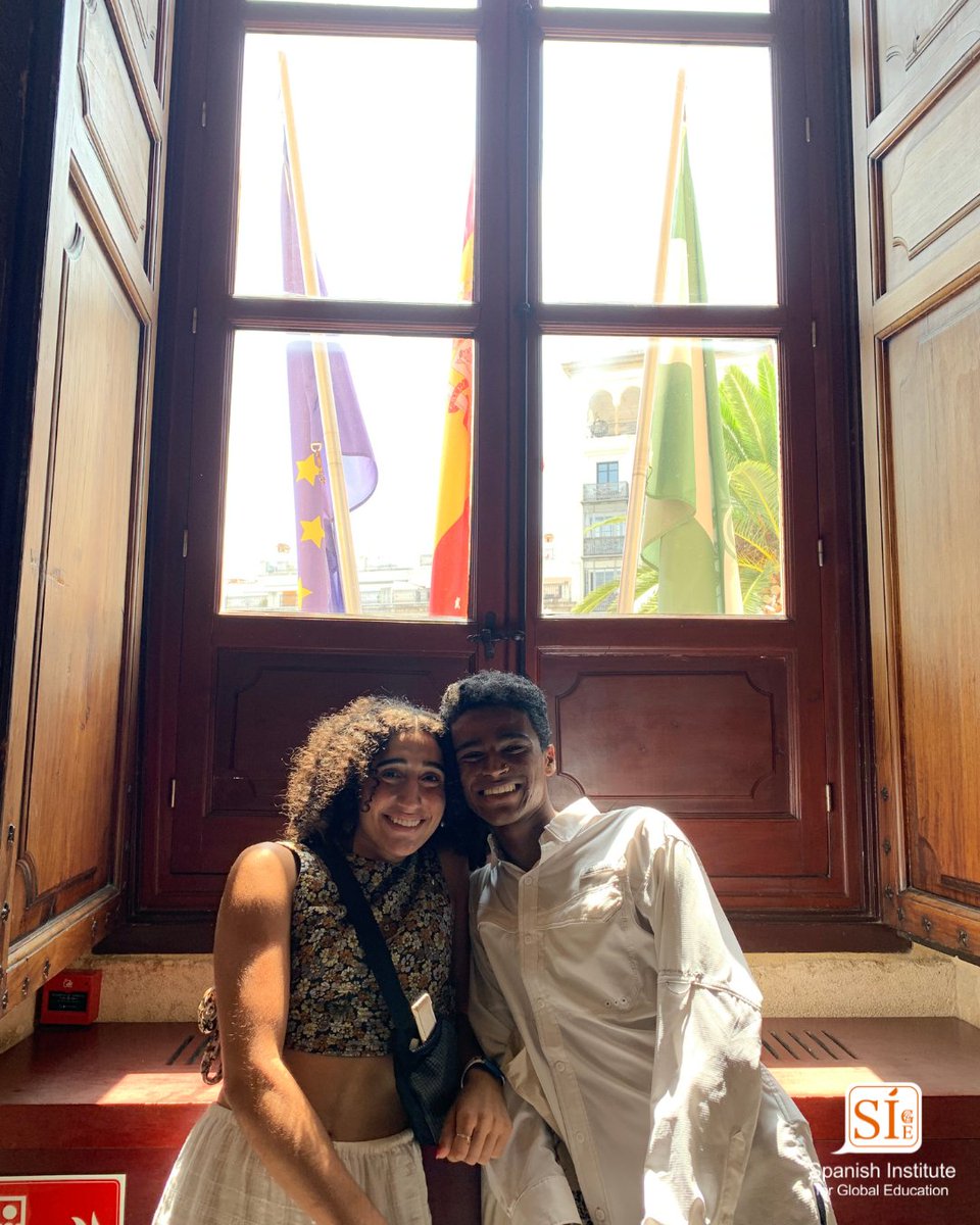 SpanishInstitut's tweet photo. Visiting the Archivo de Indias was a cool break from the heat and a step into centuries of history. Our students got to admire original documents important to Spain and the world. https://t.co/KapJd0PcUf