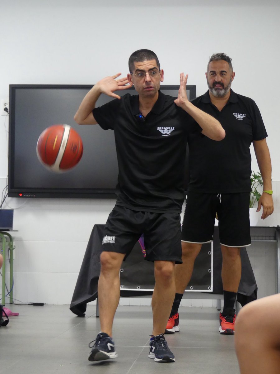 JGBasket's tweet photo. Alvaro Muelas. Volverá otro año más al aula JGBasket y nos pondrá al día en su taller de reglas y nos hablará de un tema muy importante, la relación con los árbitros.
Será el día 23 de Junio.

#campusjgbasket https://t.co/QwSfPWkP4K