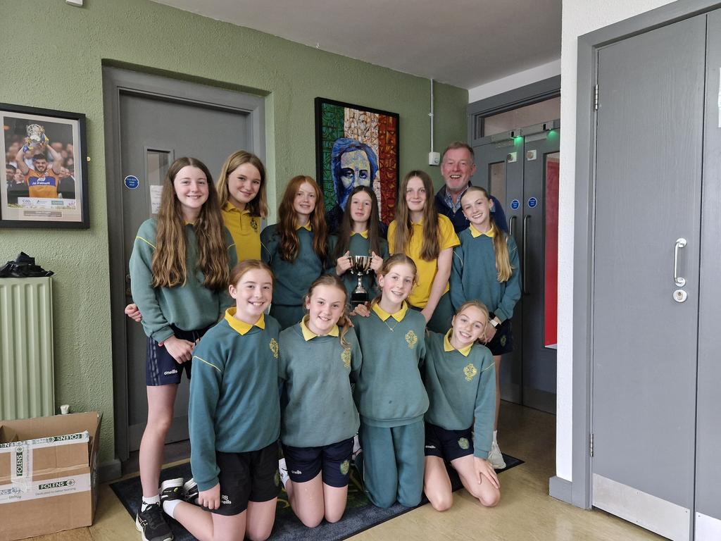 Gaelscoil Mhíchíl Cíosóg (@gmcinis) on Twitter photo Comgháirdeachas le foireann faoi 13 Camógaíochta <a href="/CLGEireOgInis/">CLG Éire Óg Inis</a> a bhuaigh Craobh an Chontae le déanaí leis na cailíní cróga seo ó <a href="/gmcinis/">Gaelscoil Mhíchíl Cíosóg</a> Comgháirdeachas le foireann faoi 13 Camógaíochta <a href="/CLGEireOgInis/">CLG Éire Óg Inis</a> a bhuaigh Craobh an Chontae le déanaí leis na cailíní cróga seo ó <a href="/gmcinis/">Gaelscoil Mhíchíl Cíosóg</a>