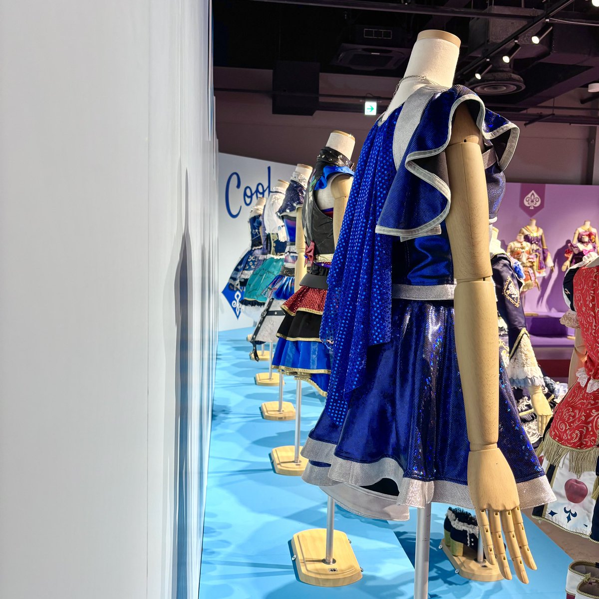 fuuri_u's tweet photo. 明日からの #アイカツ衣装展 
お仕事の合間に行けたので、見させていただきました！！

すごくない？！作ってくださった方々のこだわりも読みつつ、思い出語りつつ、色んな向きでめちゃ近くで見れます😳
長年を共にしてきた勲章が刻まれているブーツ達も...👢
(会期中は接写NGです🙅🏻‍♀️)
楽しかった🥺♡ https://t.co/bJq8Tk7ggT