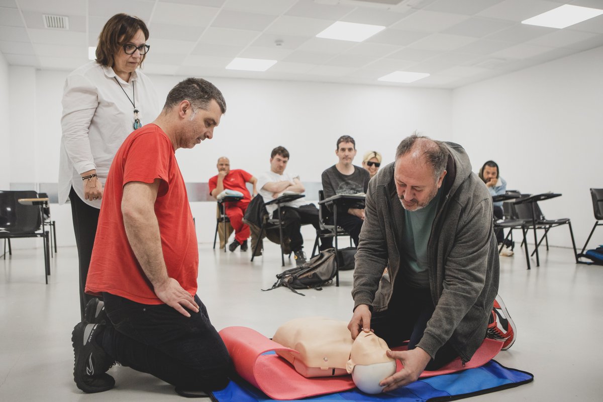 femarec's tweet photo. 🙋T'agradaria millorar les teves competències laborals en camps professionals amb forta demanda?

👉 Forma't amb els cursos per a treballadores en #actiu!

✅Quatre famílies professionals diferents
🖥️ Presencial i en línia
✅ Curs 100% #subvencionat

🔗 https://t.co/WRq2HT4B09 https://t.co/mef8U1Bo2f