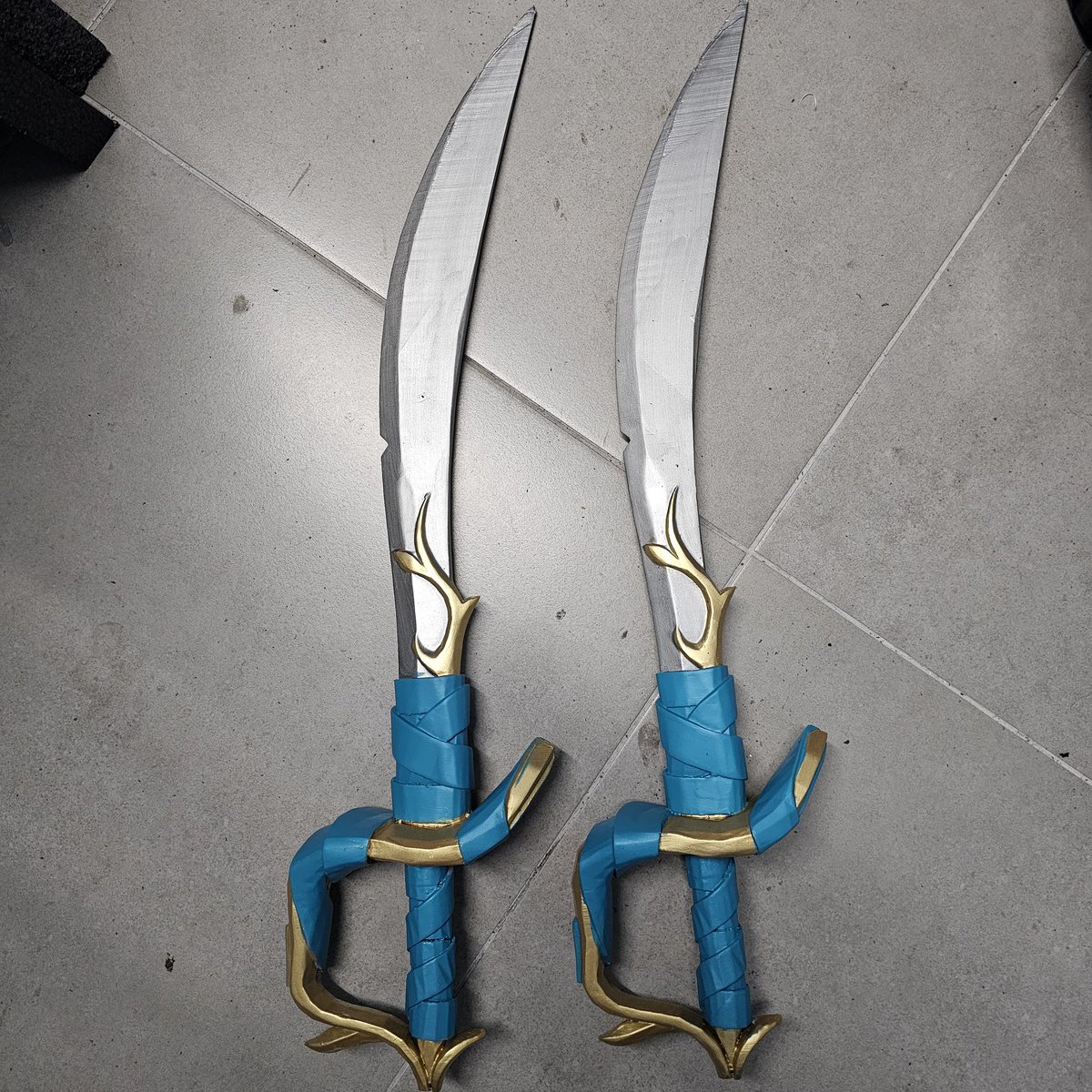 🦖LIVE NOW ON TWITCH!🦖

Finished the Ferryman Swords for SoTFest now to work on these Gilded Phoenix 😍 come on by and say hi! 

🔗 in bio! 
#SeaOfThieves #BeMorePirate