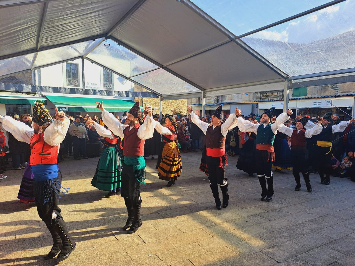 Cultura de Galicia (@culturaxunta) on Twitter photo 👏 Pandeireteiras no #Danza3!
🩰 O ciclo súmase ao recoñecemento das homenaxeadas nas #LetrasGalegas2025 incorporando as tocadoras do formación O Fiadeiro
🗓️ A non perder, mañá, no <a href="/museodomar/">museodomar</a>
⏰De balde, ás 19h!
ℹ️ cultura.gal/gl/nova/119624 👏 Pandeireteiras no #Danza3!
🩰 O ciclo súmase ao recoñecemento das homenaxeadas nas #LetrasGalegas2025 incorporando as tocadoras do formación O Fiadeiro
🗓️ A non perder, mañá, no <a href="/museodomar/">museodomar</a>
⏰De balde, ás 19h!
ℹ️ cultura.gal/gl/nova/119624