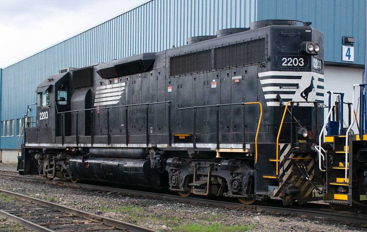 onrgallery's tweet image. A rear view of Ontario Northland&apos;s recently acquired former Norfolk Southern GP40-2 renumbered to 2203 at Cochrane Shops May 25, 2025. #GP40 #railsupremacy #rlatheyards #trb_express #OntarioNorthland #onrgallery