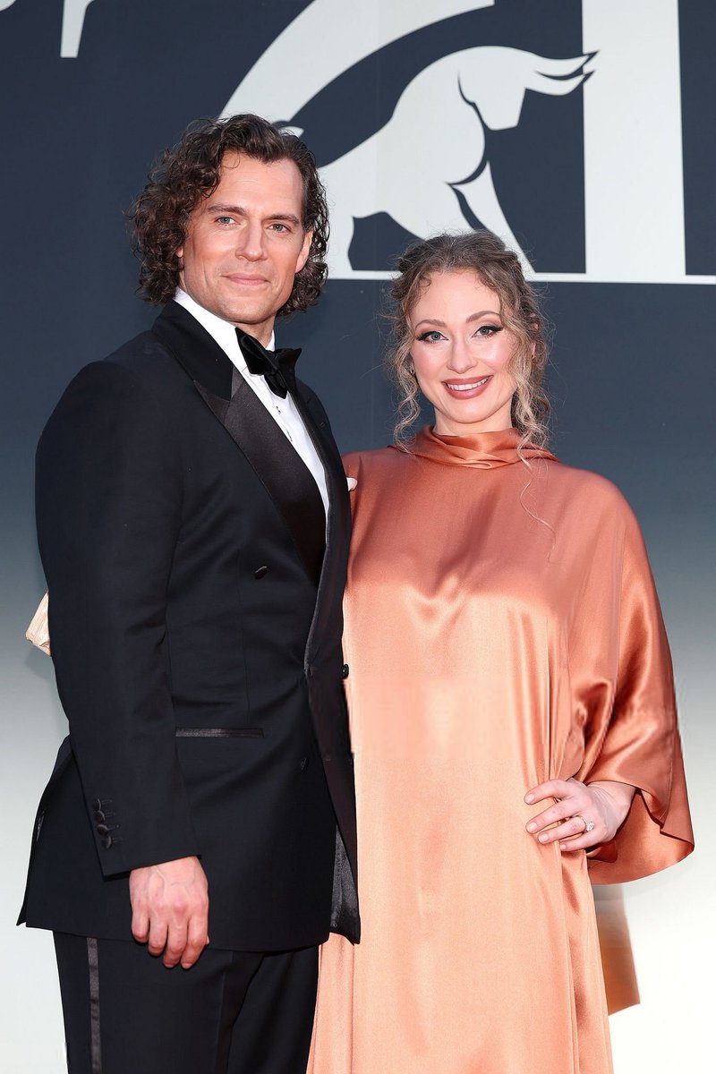 Mr. Cavill Fansite tweet media