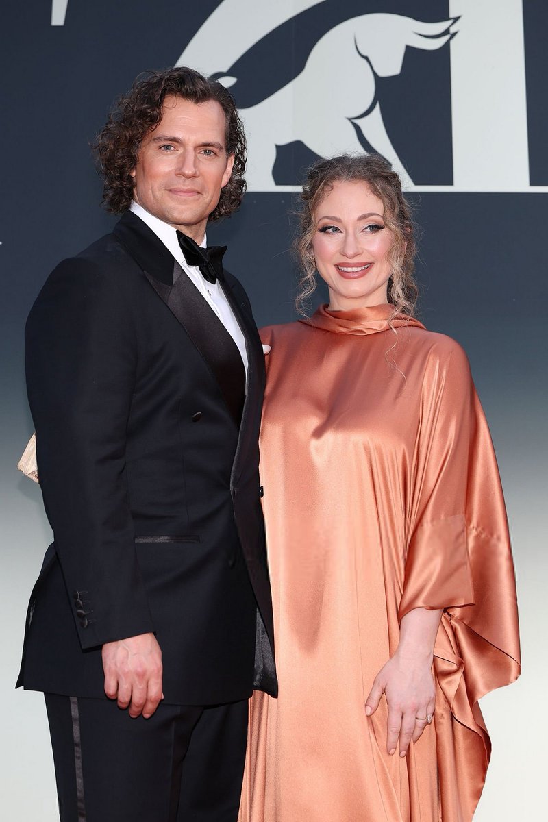 Mr. Cavill Fansite tweet media