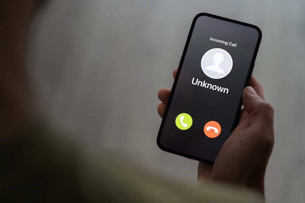 El Plan Antiestafas del Gobierno ya bloquea +235.000 llamadas y 10.000 SMS fraudulentos al día.

Desde el 7 de junio:
✔️ Fin a SMS y llamadas internacionales con nº falsos
✔️ Solo se permiten llamadas comerciales desde fijos, 800 o 900
✔️ Base oficial para verificar SMS

#SICUR