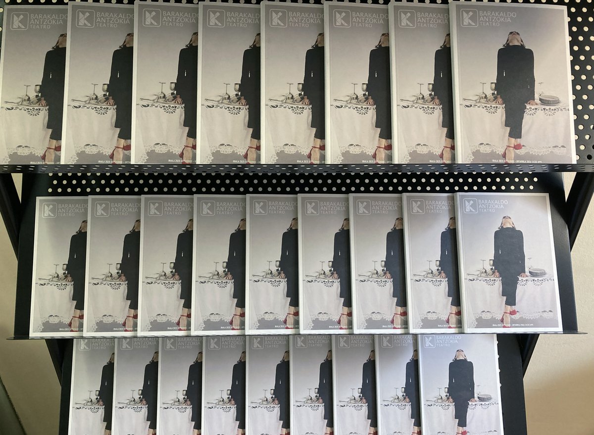 Hoy hemos presentado a los medios la programación de #BarakaldoAntzokia para los próximos meses. Ya puedes consultarla y descargarte la nueva revista aquí bit.ly/43HYERC Y esta tarde, todos los espectáculos a la venta online y en taquilla a partir de las 18:00