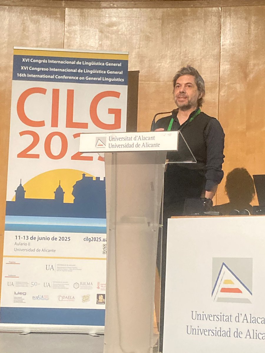 Elena Álvarez Mellado (<a href="/lirondos/">e'lena 'alβ̞aɾeð me'ʝ̞að̞o</a>), Mario Crespo Miguel, Rui Sousa Silva y Juan Antonio Pérez Ortiz han expuesto los proyectos en los que están trabajando hoy en la mesa redonda del segundo día del #CILG2025