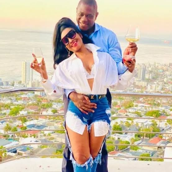 Markosonke1's tweet photo. This guy nearly spent a million rand just to sleep in Tokyo? Were the pillows made of taxpayer tears? Did the mattress come with a built-in ambassador? What exactly makes a bed cost R225,000 per night — was Beyoncé doing the turndown service? 💸🛌When ordinary South Africans can’t even afford bread, this kind of luxury isn’t just tone-deaf, it’s criminal in spirit. But as usual… @EFFSouthAfrica @Our_DA is silence. 👀