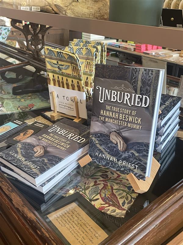Manchester University Press (@manchesterup) on Twitter photo A fantastic event launching ‘Unburied: The true story of Hannah Beswick, the Manchester Mummy’ by
<a href="/shewolfmanc/">Hannah Priest</a> at <a href="/McrMuseum/">Manchester Museum</a> last night 📚💀
Signed copies are now available in the MCR Museum shop, non-signed copies online for £20 📕✍️
manchesteruniversitypress.co.uk/9781526175922/ A fantastic event launching ‘Unburied: The true story of Hannah Beswick, the Manchester Mummy’ by
<a href="/shewolfmanc/">Hannah Priest</a> at <a href="/McrMuseum/">Manchester Museum</a> last night 📚💀
Signed copies are now available in the MCR Museum shop, non-signed copies online for £20 📕✍️
manchesteruniversitypress.co.uk/9781526175922/