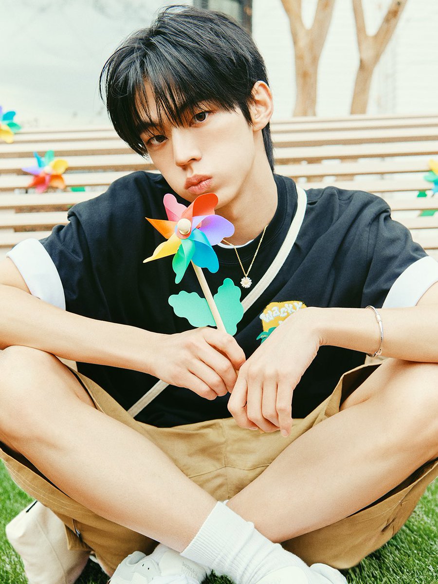 dohootws's tweet photo. just a breezy day with sunshine, pinwheels, and a little bit of mischief 🌞🌈 this is what youth feels like. light, bright, and a little wacky. https://t.co/P23jYEEeVn